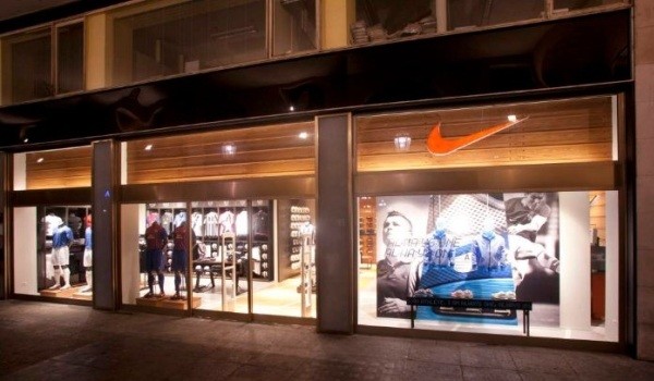 Nike store, commessi a Catania