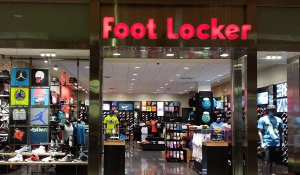 Calabria: al lavoro nei negozi Foot Locker