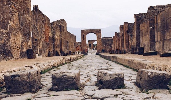 Lavoro Napoli, 7 posti fissi a Pompei