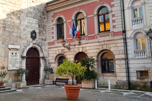 Isernia, lavoro al Comune