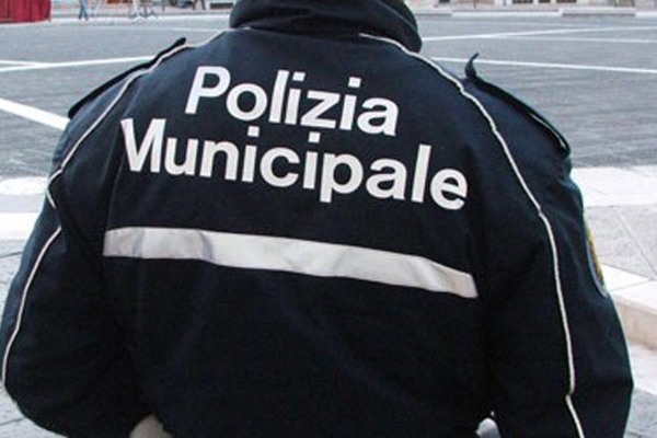 30 Agenti di Polizia Municipale a Napoli