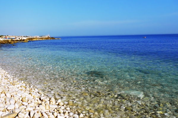 Pulizia spiagge in Puglia: lavoro per 6