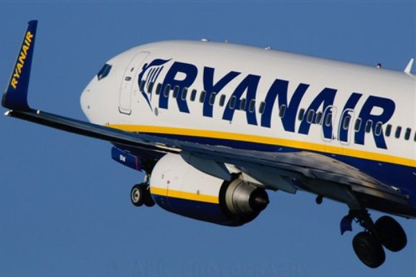 Ryanair: selezioni in Puglia per assistenti di volo