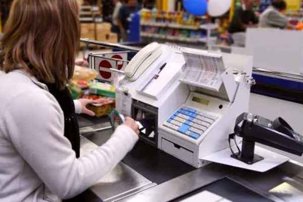 Sicilia: lavoro in cassa al supermercato