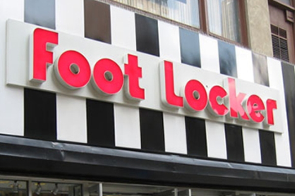 Abruzzo, al lavoro nei negozi Foot Locker