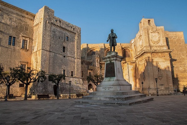 Lavoro Lecce, 11 posti fissi per impiegati