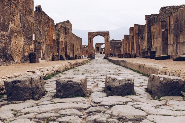 Lavoro Napoli, 7 posti fissi a Pompei